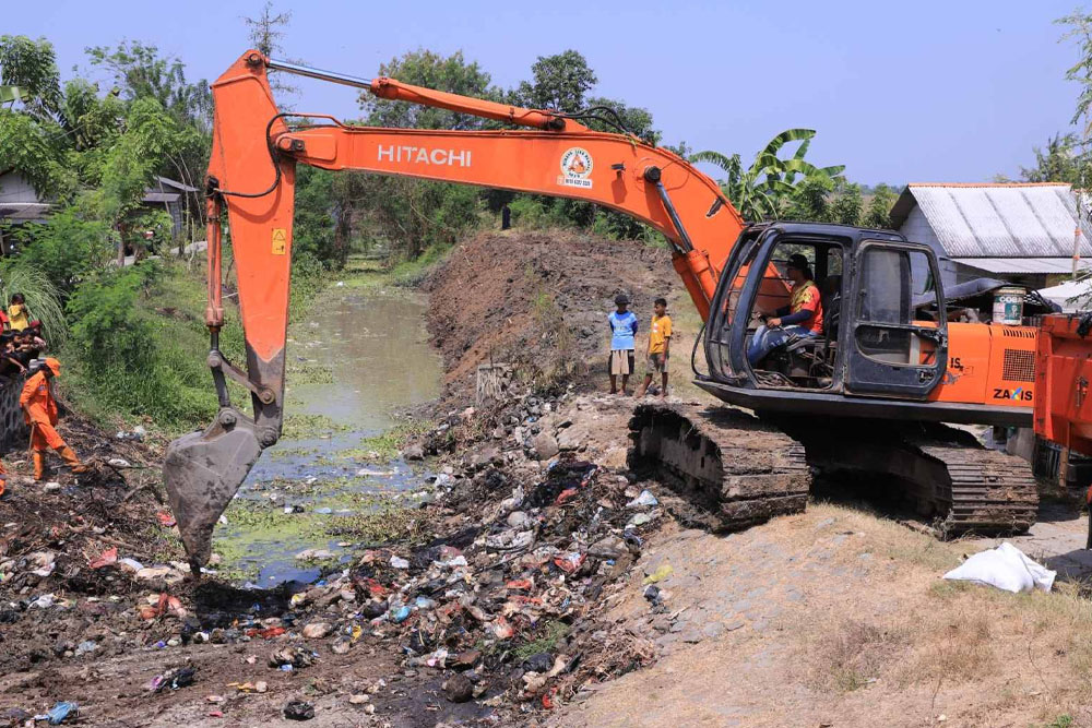 Dorong Air ke Lahan Pertanian, Dinas SDABMBK Normalisasi 33 Titik Saluran Irigasi